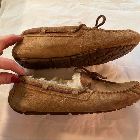 Ugg Australia Women’s Dakota Moccasin Slipper, size 6, Winter, Comfy, Warm - Picture 5 of 14